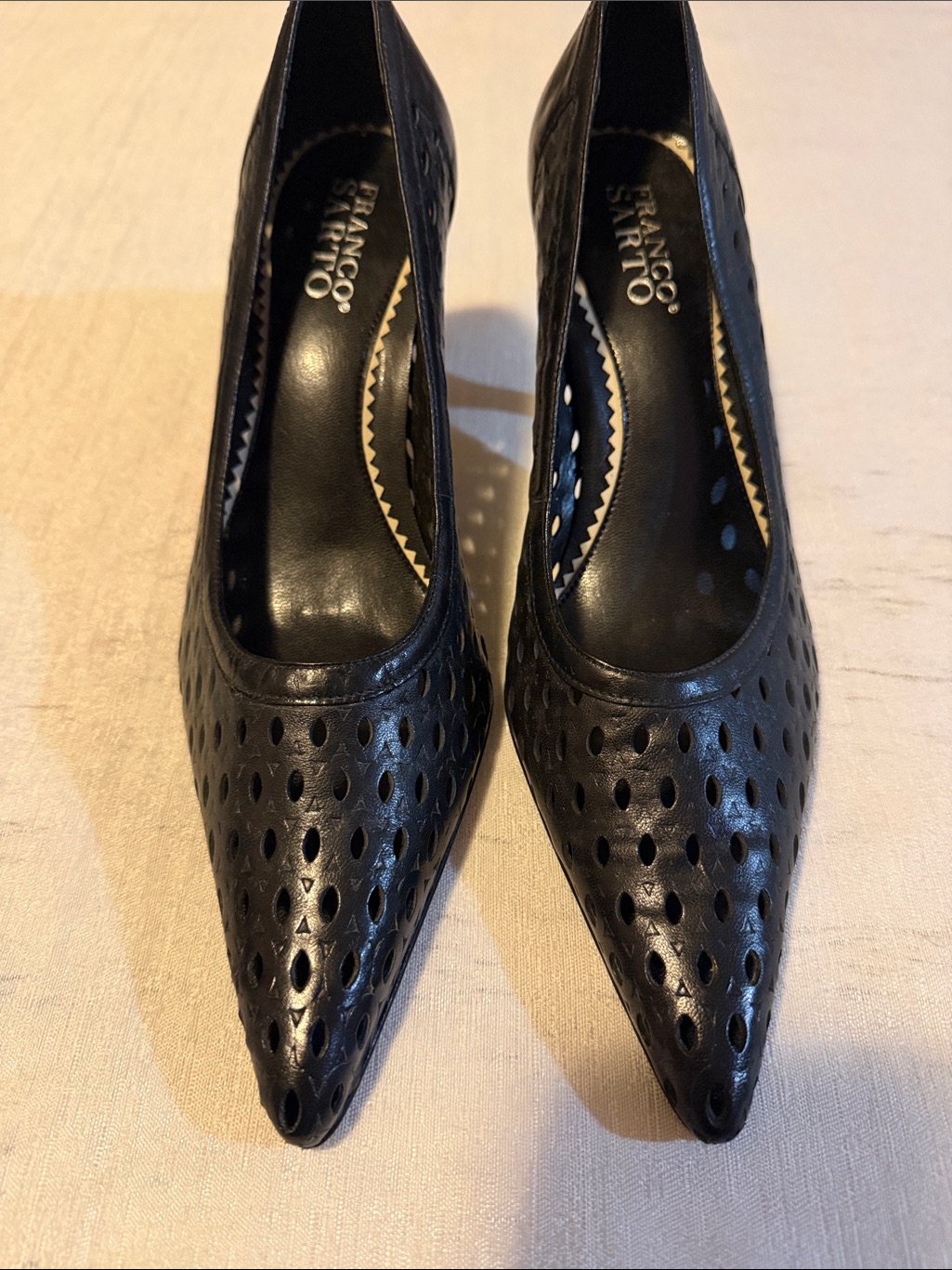 Franco Sarto Women’s Black Perforated Pointed-Toe Kitten Heel Pumps Size 7.5 — image 4 of 8